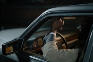 自動車保険は無免許運転にどのように対応しているのか？