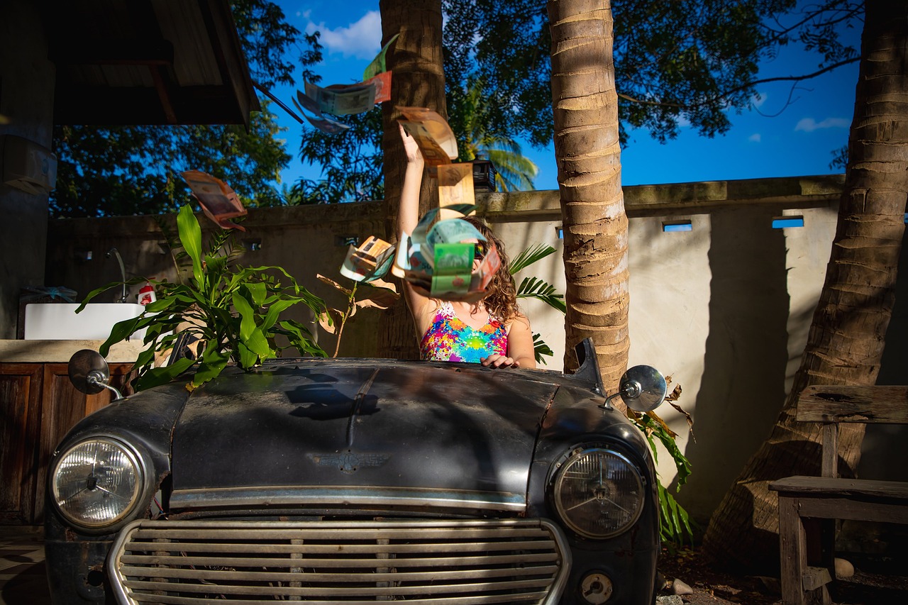 自動車保険の契約者における年齢制限はどのように設定されているのか？