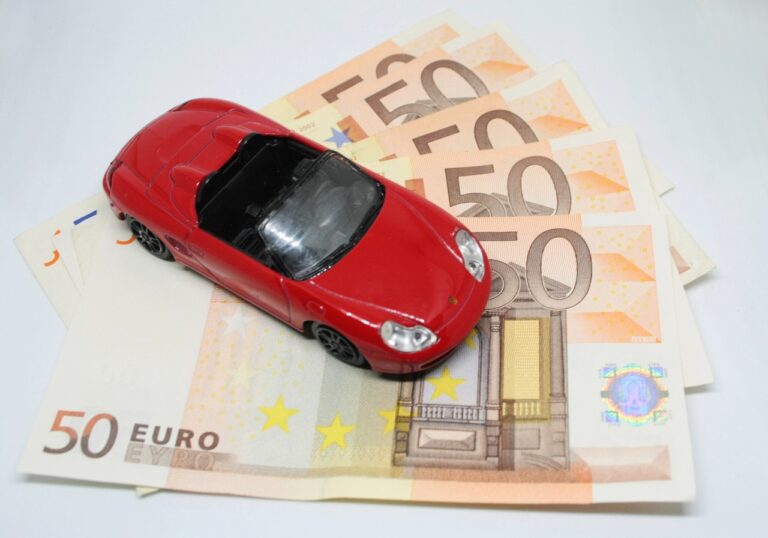 自動車保険の早割はどれくらい料金が安くなる？