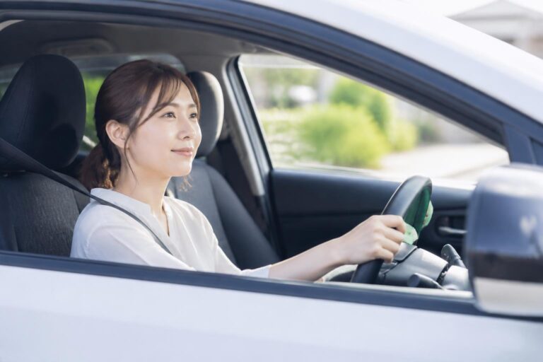 自動車保険の年齢制限は保険料や補償にどう影響する？